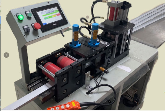 Máquina de corte de esquinas de perfiles de marco de aluminio de microordenador 380V