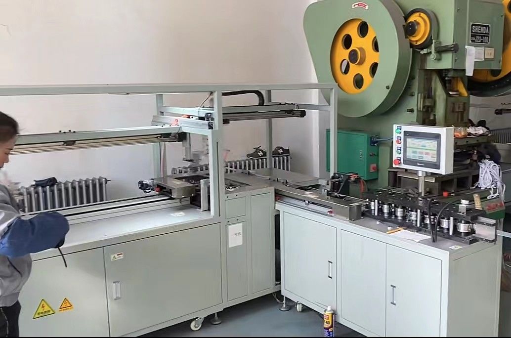 Máquina de formación de marco interno de filtro de bolsillo de gestión no tripulada 220V 5.5KW
